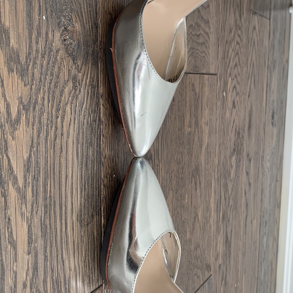 🛍️Bundle & Save: 2 for $30🛍️ BCBG MaxAxaria Silver Stiletto Slingback size 7 - Picture 6 of 6